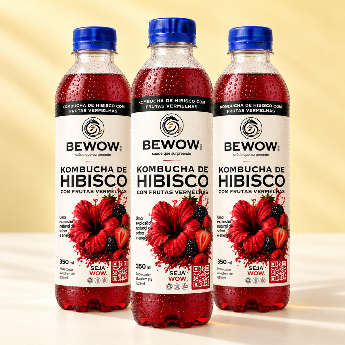 Três garrafas de kombucha Bewow Hibisco com Frutas Vermelhas de 350 ml