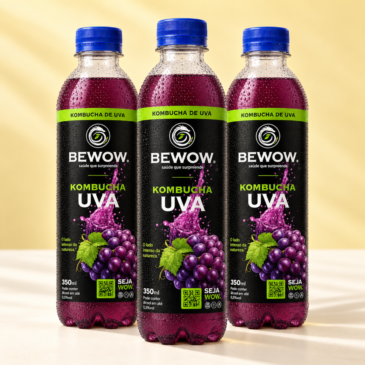 Três garrafas de kombucha Bewow Uva de 350 ml